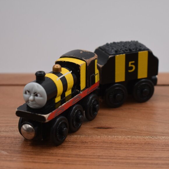 Busy As a Bee James and Tender Thomas & Friends Wooden Railway Engine 2003 Train - Picture 6 of 10